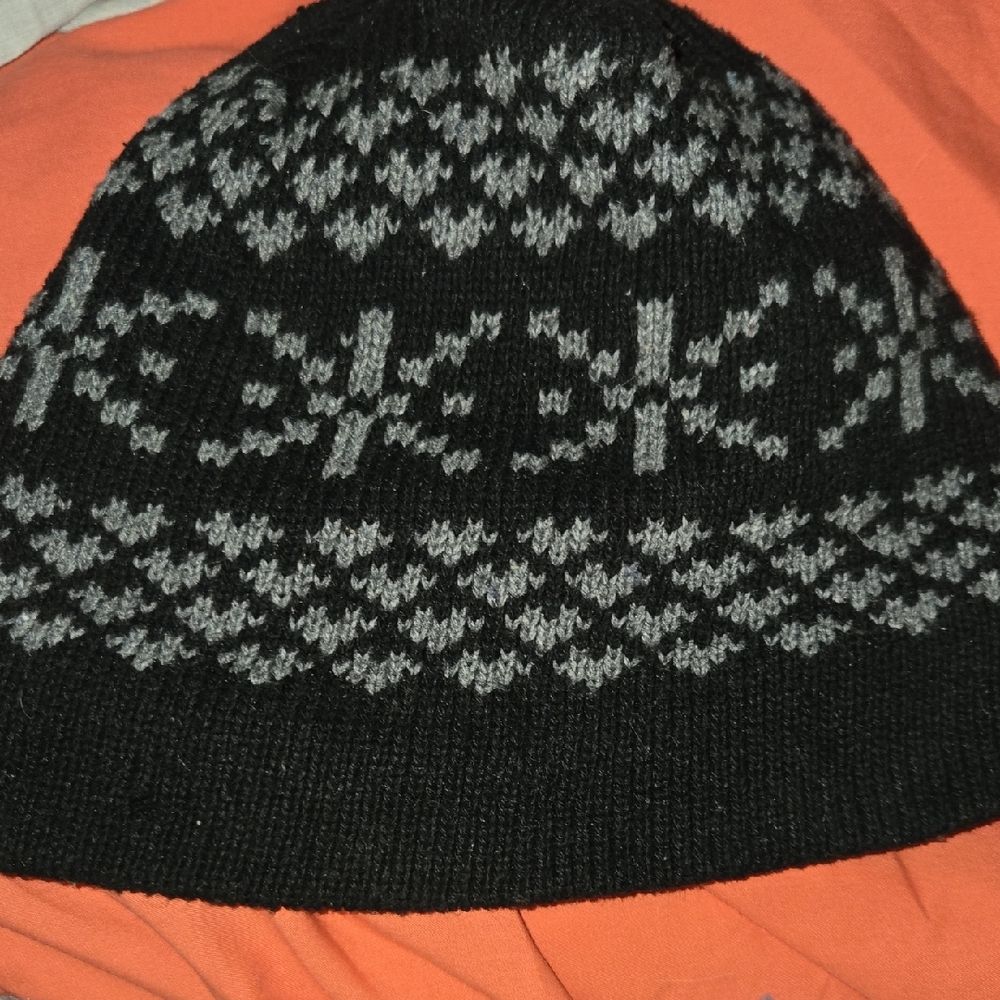 Men's Black and Gray Patterned Sweater